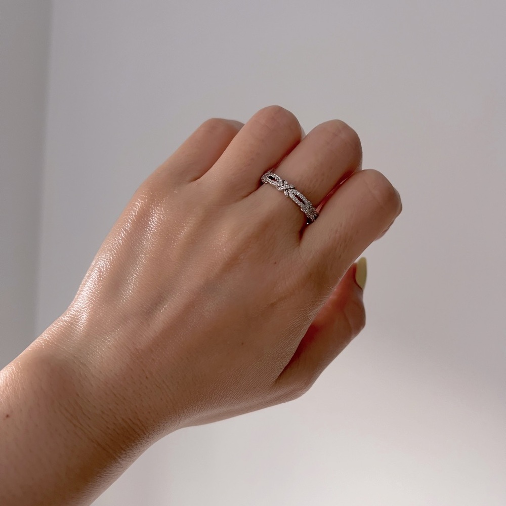 NEW Diamonique Elegant Silver Twisted Band Ring